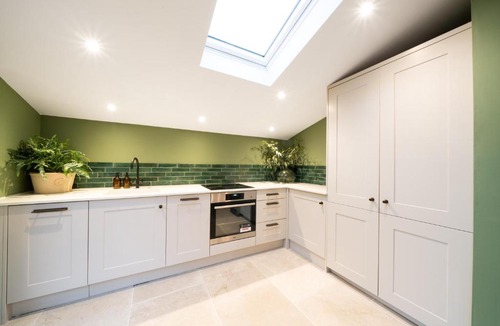 Abbots Salford House | Spinney - a unique open plan barn, with private garden