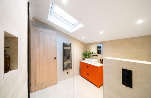 Abbots Salford House | Spinney - a unique open plan barn, with private garden