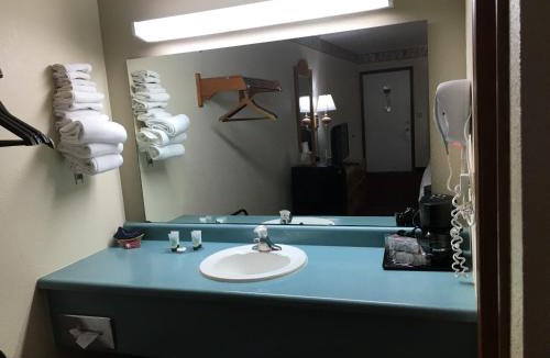 Branson Hotel | Spinning Wheel Inn