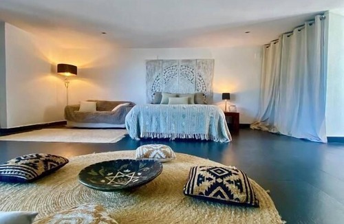 Sant Cugat del Valles House | Spirit of Queen