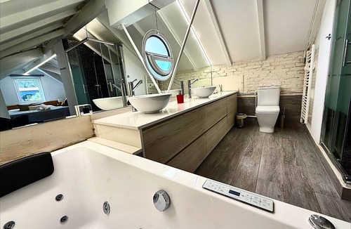 Sant Cugat del Valles House | Spirit of Queen