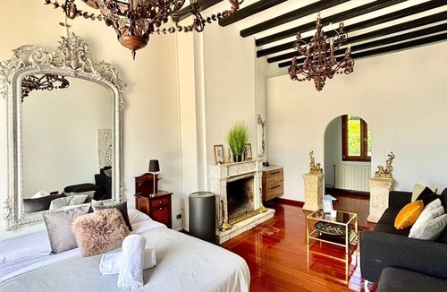 Sant Cugat del Valles House | Spirit of Queen