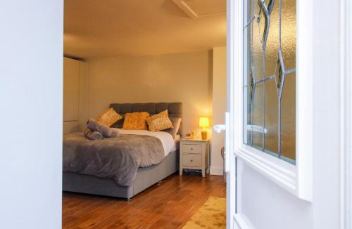 Sugnall House | Spitfire Lodge