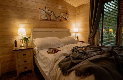 Winchester Cabin | Spitfire Lodge, Winchester