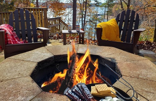 Beaver Shores House | Splash Landing: Lakefront Luxury with Hot Tub & Firepit