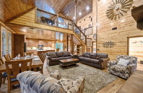 Hochatown Cabin | SplashTime Lodge: 4 BR + POOL, 4.5 Bath, Sleeps 18