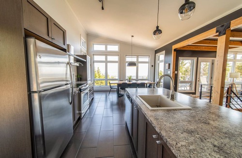 Saint-Joseph-de-la-Rive Ski Chalet | Splendid terrace flirting with the mountain