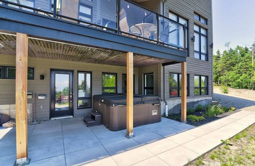 Saint-Joseph-de-la-Rive Ski Chalet | Splendid terrace flirting with the mountain