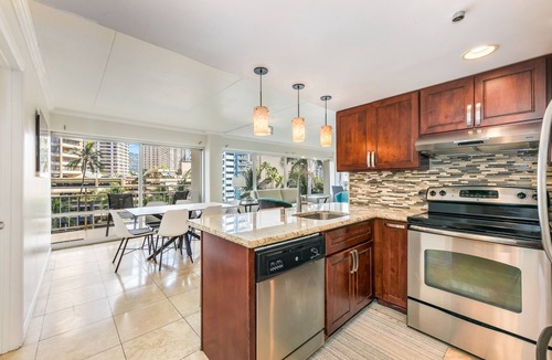 Waikiki Condo | Splendid 2BD w/One FREE Parking