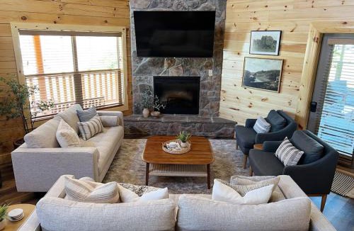Pigeon Forge House | Splendid 2Cabins Sleeps 28 Pool Hot Tub More