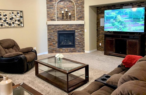 Biggs Field House | Splendid Casa Española - Excellent Area!