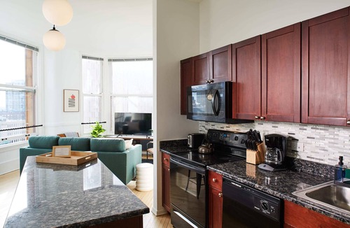 The Loop Apartment | Splendid Corner 3BR in the Loop | City Views