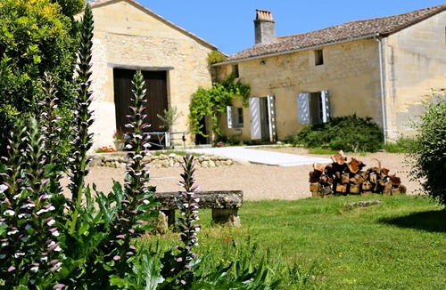 Saint-Germain-Du-Puch Other | Splendid vacation in vineyard