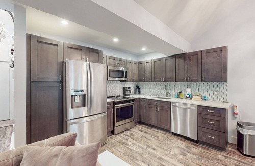 White Haven House | Splendid home with deck, W/D & free WIFI