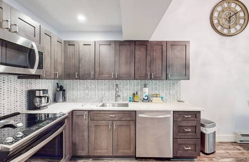 White Haven House | Splendid home with deck, W/D & free WIFI