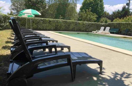 Aubignan Villa | Splendid Provençal Villa with Pool and View
