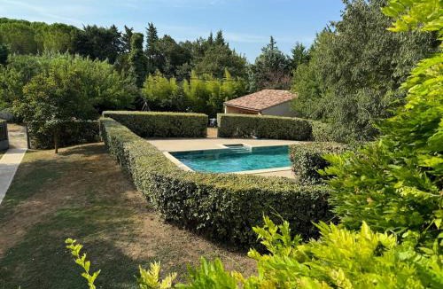 Aubignan Villa | Splendid Provençal Villa with Pool and View