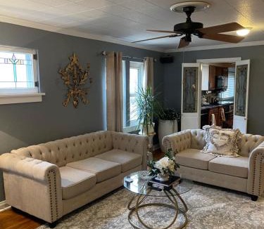 Airport Township House | Splendid Room in House 10 mins to Airport