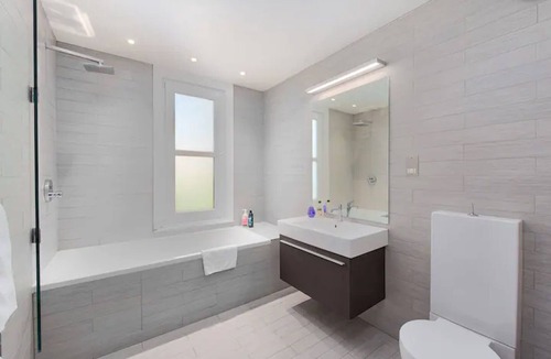 North Kensington House | Splendid, Spacious Centrally Located Townhouse