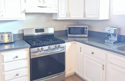 Mid-Wilshire House | Splendid Spacious Stay in Miracle Mile District