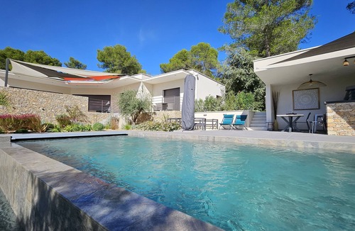 Les 3 Ponts Villa | Splendid villa & private pool. Gard, Nîmes.