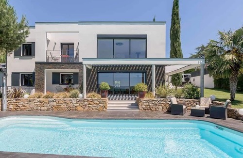 Francheville House | Splendid villa with luxury services / pool /8 pers