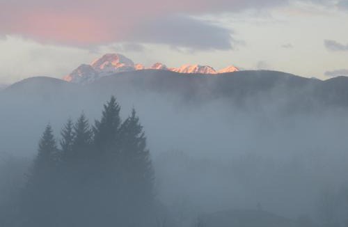 Montjoie-en-Couserans Apartment | Splendide vue Pyrénées, Rez de jardin 2 chambres