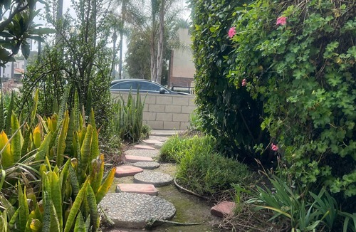 Santa Ana Apartment | Splendorous Style 2B1B Home Near Disneyland