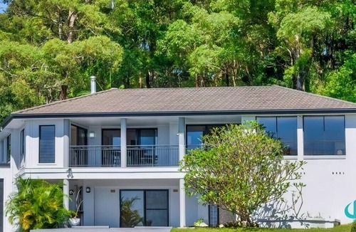 Caves Beach House | Splendour Hideaway - Luxury and pool - Caves Beach