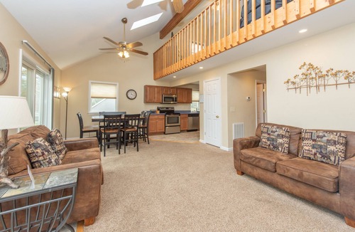 Thayerville House | Split Lakefront Gem w/Pool Table & Dock Slip