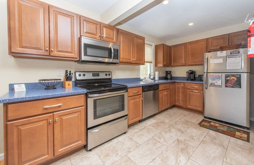 Thayerville House | Split Lakefront Gem w/Pool Table & Dock Slip