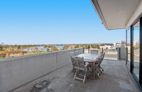 South Melbourne Apartment | Split-Level 2BR with City-View and Separate Study