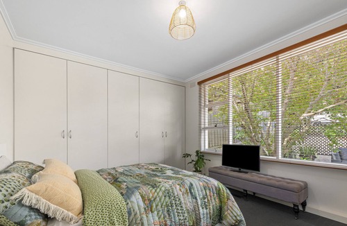 Highton House | Split level home with pool/spa close to river, CBD, Surfcoast and Wineries