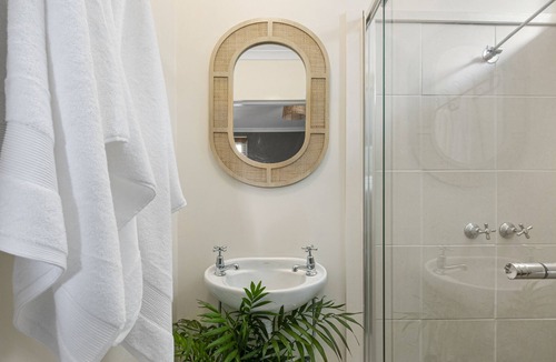 Highton House | Split level home with pool/spa close to river, CBD, Surfcoast and Wineries