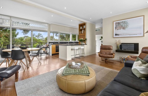 Highton House | Split level home with pool/spa close to river, CBD, Surfcoast and Wineries