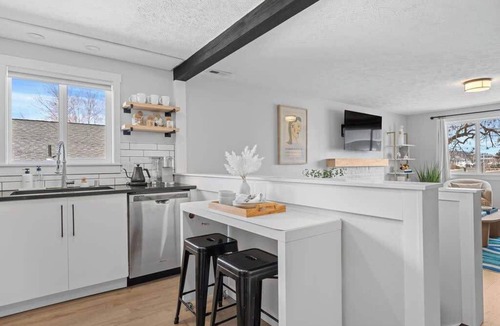 Spokane Apartment | Spokane Apartment - North Atlantic Suite