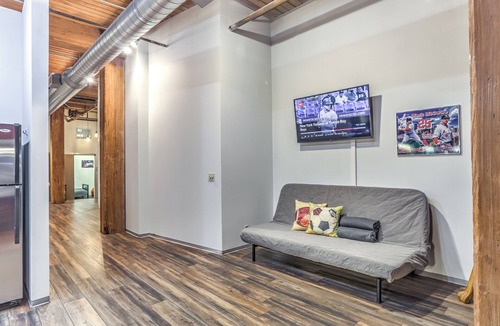 Downtown West Apartment | Sports DWTN Loft-Projector TV-Dining/Poker Table