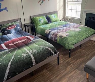North Arlington Apartment | Sports Fan Getaway less than 2mi to AT&T Stadium Pool and Gym!