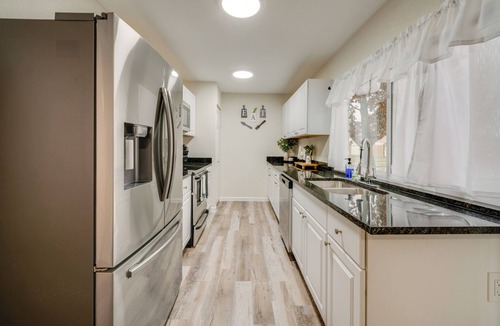 Grand Prairie House | Sports Fan Grand Prairie Base for Families!