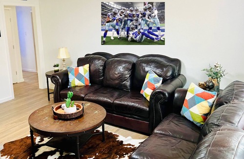South Arlington House | Sports Themed 3-Bedroom Home in Arlington near AT & T Stadium & Other Sports