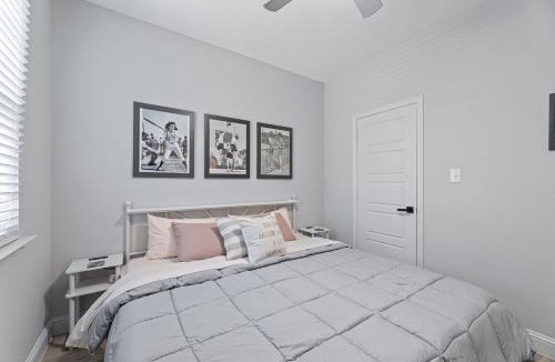 Central Arlington House | Sporty Spot - Hot Tub - Walk to AT&T Stadium