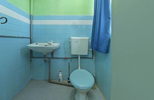 Pegawai Hotel | Spot On 90625 Super Green Grass Hotel