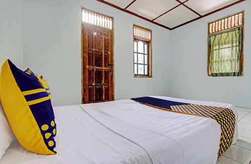 Ngemplak Hotel | SPOT ON 93592 Pondok Backpackers Ardafa JogjaNearBlue Lagoon Jogja