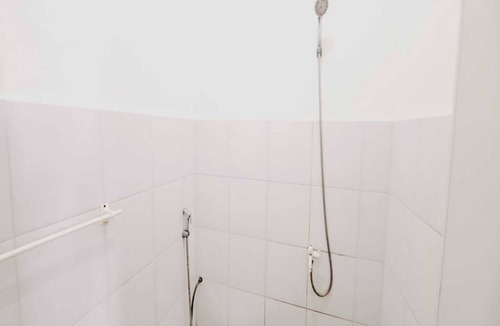 Ragunan Hotel | SPOT ON 93722 Shannhay Guest House Syariah
