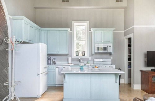 Franklin House | Spotless Cottage in Gorgeous Setting, Pet Friendly