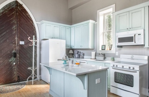 Franklin House | Spotless Cottage in Gorgeous Setting, Pet Friendly