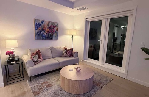 North End Apartment | Spotless modern & bright 1 BR in North End Halifax