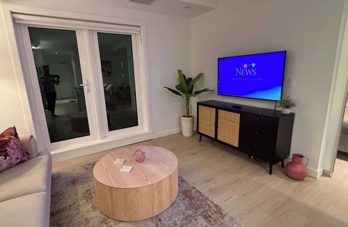 North End Apartment | Spotless modern & bright 1 BR in North End Halifax