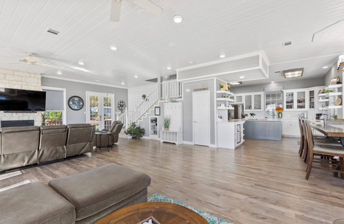 Mabank House | Sprawling Cape Cod feel Waterfront Haven with 300 feet of private lakefront