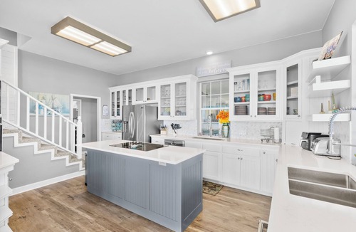 Mabank House | Sprawling Cape Cod feel Waterfront Haven with 300 feet of private lakefront